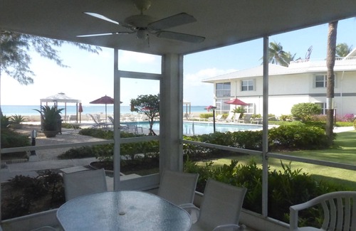 Seven Mile Beach Condo | Seven Mile Beach Oceanfront Condo in Snorkel/Scuba Paradise