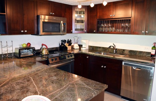 Seven Mile Beach Condo | Seven Mile Beach, Cayman Grand 32, 2 bd/2bth condo w/pool at Island Pine Villas