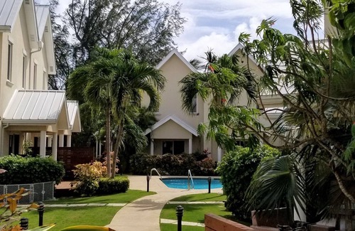 West Bay House | Seven Mile Beach Corridor, beautifully renovated 2 bdrm. Steps to Cemetery Beach