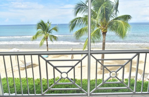 Seven Mile Beach Condo | Seven Mile Beach Oceanfront 3 Bedroom Condo with Pool/Jacuzzi