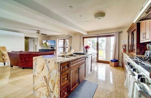 Northwest Point Condo | Seven Mile View#2 - 2 BR Oceanfront Condo & Pool