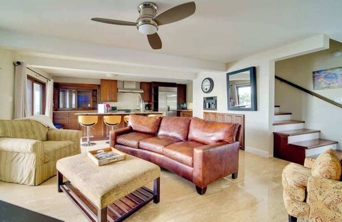 Northwest Point Condo | Seven Mile View#2 - 2 BR Oceanfront Condo & Pool
