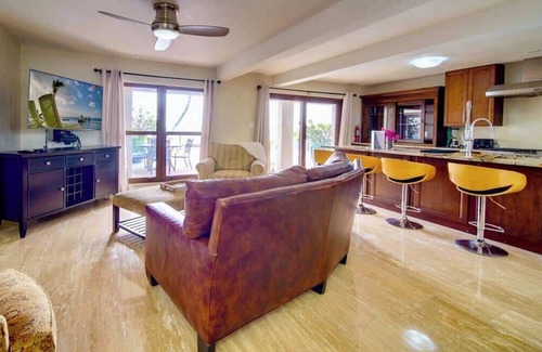 Northwest Point Condo | Seven Mile View#2 - 2 BR Oceanfront Condo & Pool