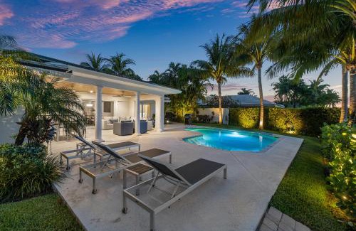 Singer Island Villa | Seven Palms Waterfront, Heated Pool & Private Dock -Walk to beach!