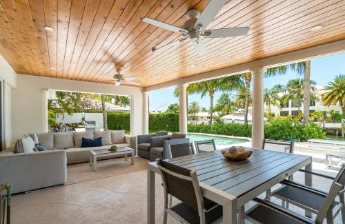 Singer Island Villa | Seven Palms Waterfront, Heated Pool & Private Dock -Walk to beach!