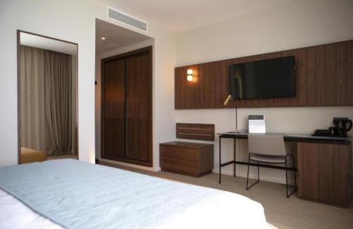 Northeast Miami Hotel | Seven Seas hotel