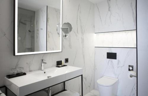 Northeast Miami Hotel | Seven Seas hotel