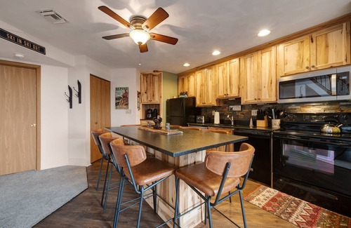 Seven Springs Condo | Seven Springs, Sleeps 8/3BR, Ski In/Out, POOL