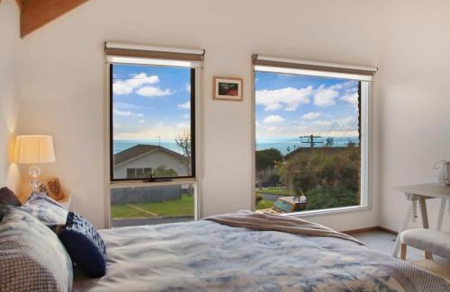 Clifton Springs House | Seven Views I Pool Table n Water Views