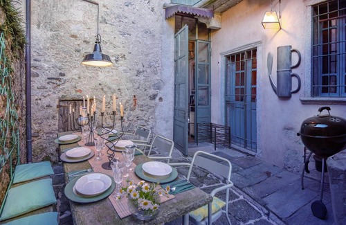 Pella House | Seventeenth-century house on 2 floors, with Turkish bath and courtyards, 1km from Lake Orta.