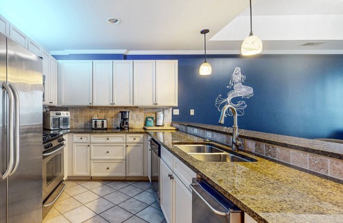 Orange Beach Condo | Seventh-Floor Condo with Free WiFi, Bay Views, Shared Outdoor Pool, Hot Tub, Gym