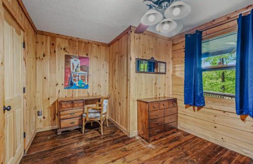 Great Cacapon Ski Chalet | Seventh Heaven - Hot Tub, Pet Friendly, Grill, Wifi, Deck, Covered Porch, Family Friendly, Kid's Loft, King Bed