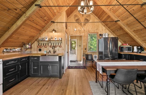 Gold Bar House | Seventh Heaven - Stunning views, beach and swimming w/hot tub at Stevens Pass