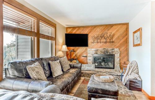 Bend Apartment | Seventh Mountain Resort Unit 713