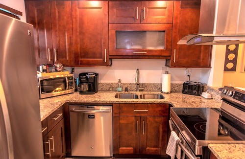 Jacksonville Beach House | Seventh Seas- 1/2 mile to the beach pet friendly, close to Mayo