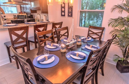 Jacksonville Beach House | Seventh Seas- 1/2 mile to the beach pet friendly, close to Mayo