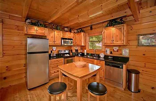 Sevierville Cabin | Sevierville - Deer Crossing - 2 Bedrooms - Sleeps 6