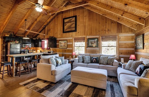 Sevierville Cabin | Sevierville - H2Oasis - 2 Bedrooms - Sleeps 10