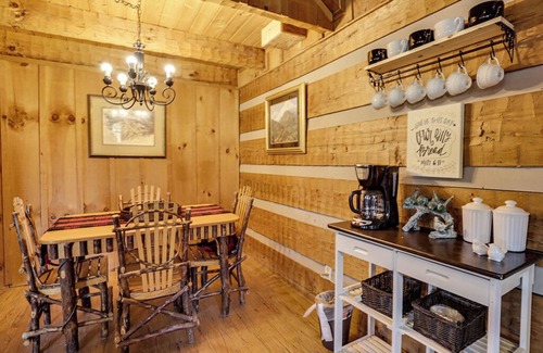 Sevierville Cabin | Sevierville - H2Oasis - 2 Bedrooms - Sleeps 10