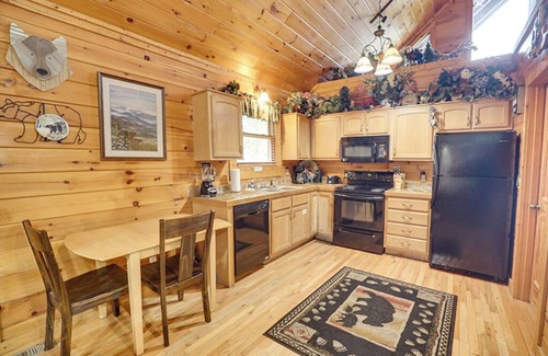 Pigeon Forge Cabin | Sevierville - Wet N' Wild - 1 Bedroom - Sleeps 4
