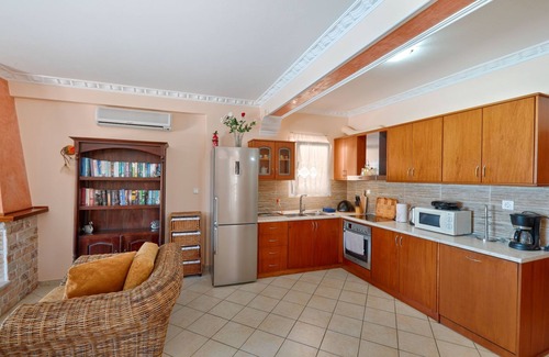 Agios Matthaios Villa | SEW VIEW VILLA SOFIA