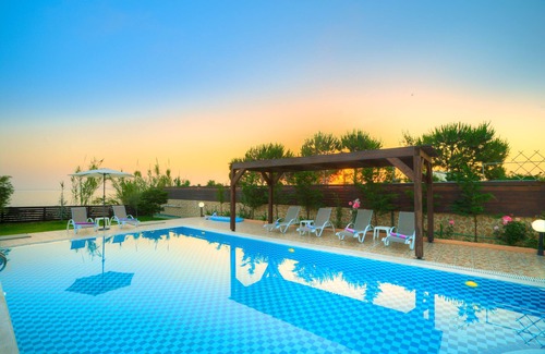 Agios Matthaios Villa | SEW VIEW VILLA SOFIA
