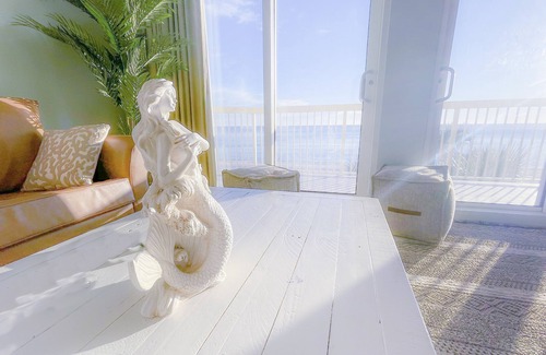 Panama City Beach Condo | SEXY condo ON Beach, AT Pier Park, 4 FREE BCH Chairs, GORGEOUS!!! Tantra Chair!!