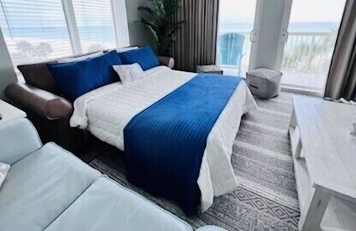 Panama City Beach Condo | SEXY condo ON Beach, AT Pier Park, 4 FREE BCH Chairs, GORGEOUS!!! Tantra Chair!!