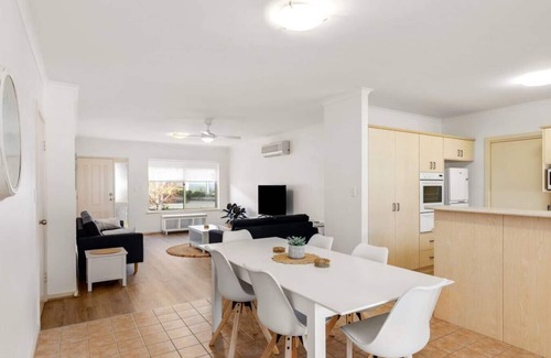 Victor Harbor House | Seymour Cottage in Victor Harbour