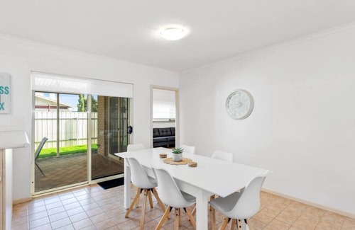 Victor Harbor House | Seymour Cottage in Victor Harbour