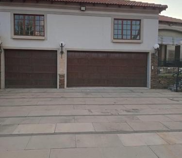 Randpark Ridge Cabin | Sezanah Luxury Lodge
