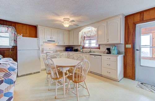 Kure Beach House | SF435 Flip Flop House: Rustic Bungalow w/Ocean views, sun room, & beach access