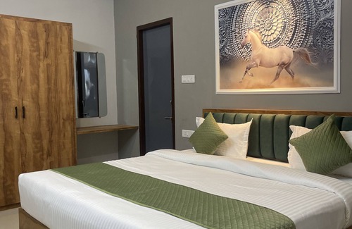Gayariawas Hotel | SG Boutique Stay (Near Railway Station)