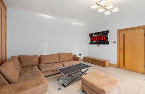Brompton & Hans Town Apartment | SG, Cosy Knightsbridge Apartment by Harrods