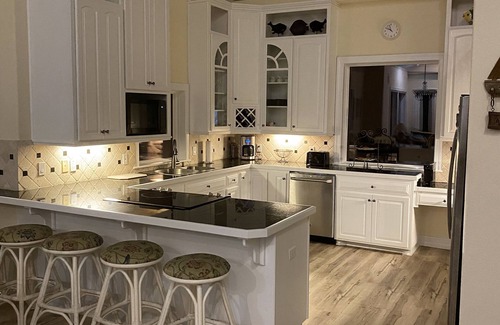 Treasure Beach Village House | SGI Beachfront Hm, 4 Bdrm 3 Bath Sleeps 13 prvt beach n pool 40% off 7/26 - 8/2