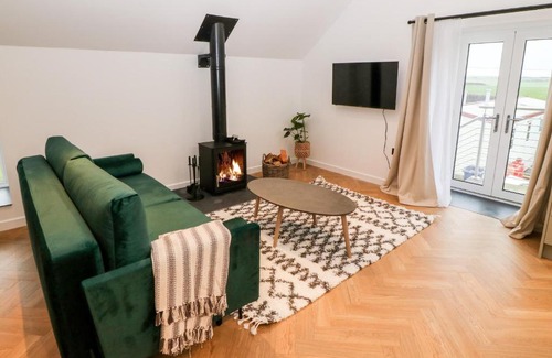 Ty Croes House | Sgubor