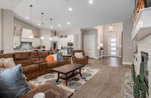 Hurricane House | SH 4301 | Private Pool, Hot Tub, Bball Court, Exercise Room, Near Sand Hollow Reservoir!