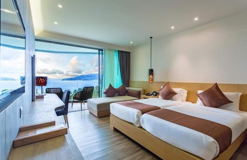 Patong Resort | (SHA+)Deluxe Double or Twin room with Seaview