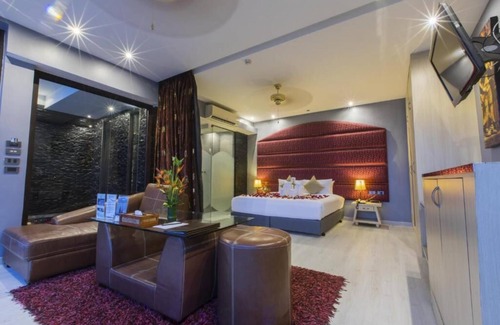 Patong Resort | (SHA+)Premium Deluxe with Plunge Pool suite(A)