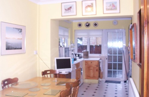 Baglan Bed & Breakfast | Sha's Shared house - Room 2 - SLEEPS 2, twin bedroom + shared shower room