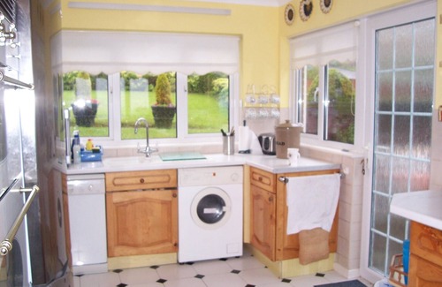Baglan Bed & Breakfast | Sha's Shared house - Room 2 - SLEEPS 2, twin bedroom + shared shower room