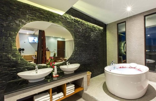 Patong Resort | (SHA+)Standard jacuzzi suite in Patong
