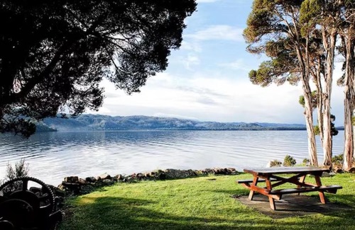 Strahan House | Shack on the Bay - A Lovely Bayside Cabin