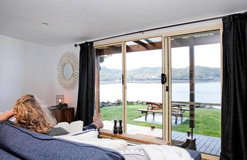Strahan House | Shack on the Bay - A Lovely Bayside Cabin