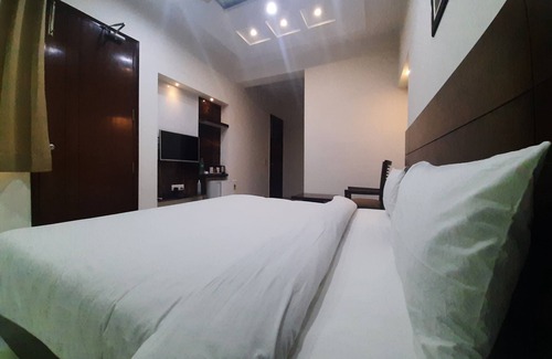Sector 70 Hotel | Shacon Suites