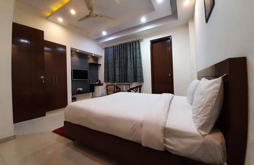 Sector 70 Hotel | Shacon Suites