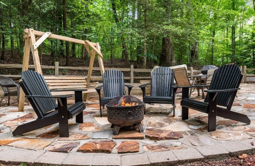 Cherry Log Cabin | Shaded Laurel - New Hot Tub!