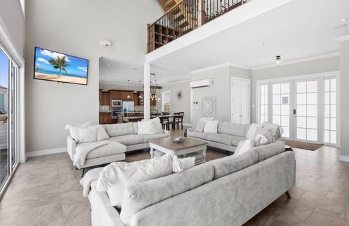 Forbes Hill House | Shades of Blue a luxury home on private beachfront sleeps 20ppl, chef, boat tour