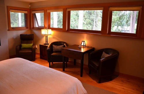 Roberts Creek Bed & Breakfast | Shades of Jade Inn & Spa