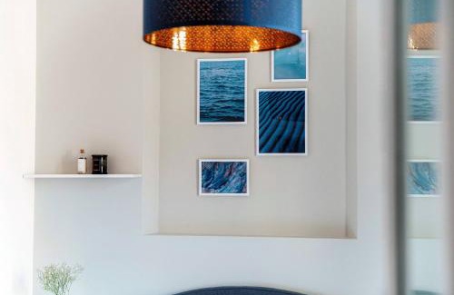 Como City Centre Apartment | Shades of Lake - Blue Apartment